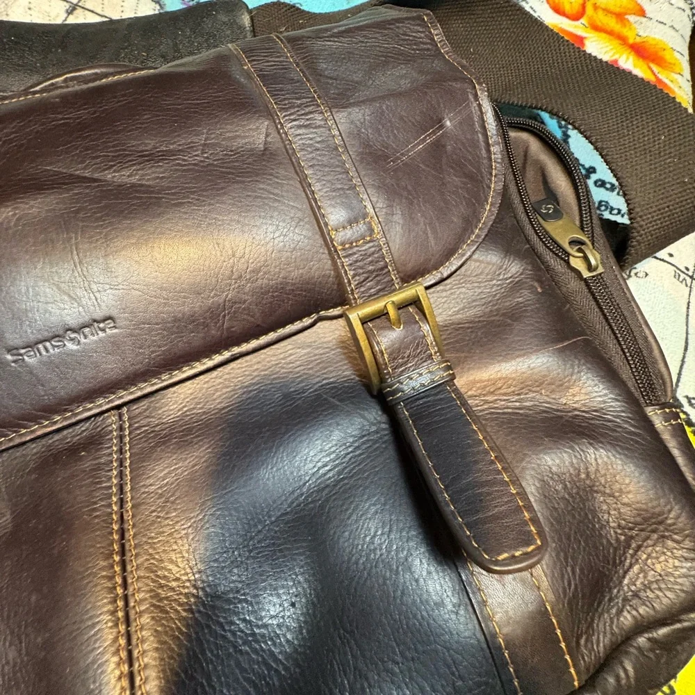 Samsonite Colombian Leather Flapover Laptop Case travel brown classic